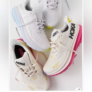 HOKA ONE ONE
CLIFTON 9 WOMENS
EGGNOG BLANC De BLANC 
size 7.5 gently used